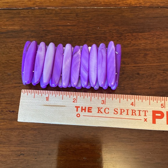 Mother of Pearl (seashells) Purple Colored Stretch Bracket - Picture 4 of 7